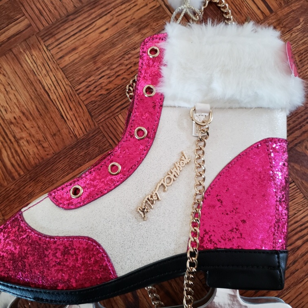 Ice skating shaped purse